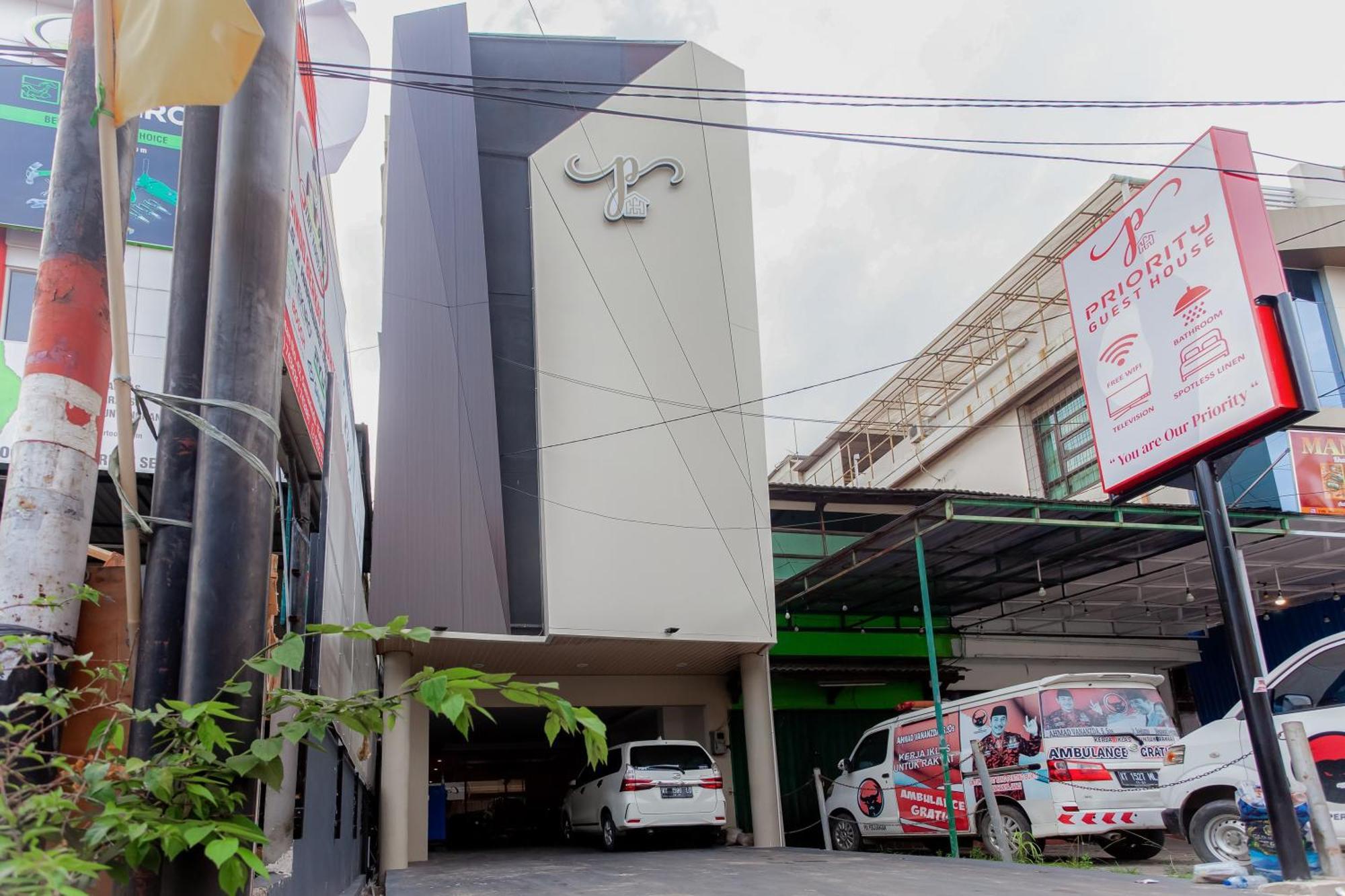 Urbanview Hotel Priority Samarinda By Reddoorz Exterior photo